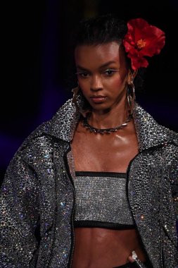 Sarışınlar defile