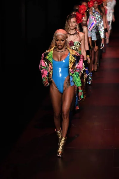 El desfile de moda Blonds — Foto de Stock