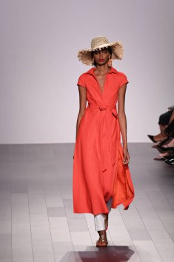 Badgley Mischka moda defilesi