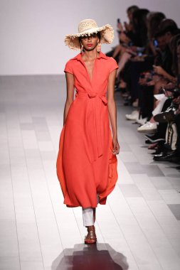 Badgley Mischka moda defilesi