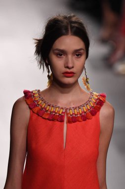 Badgley Mischka moda defilesi