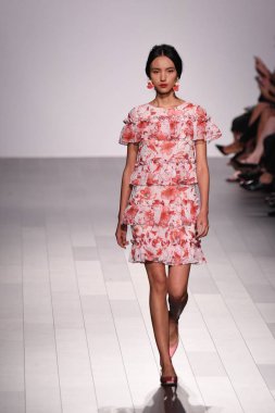 Badgley Mischka moda defilesi