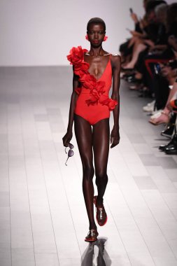 Badgley Mischka moda defilesi