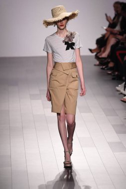 Badgley Mischka moda defilesi