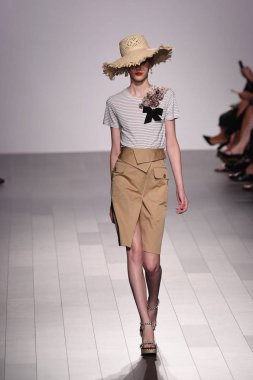 Badgley Mischka moda defilesi