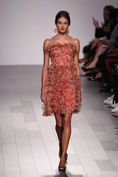 Badgley Mischka modeshow — Stockfoto