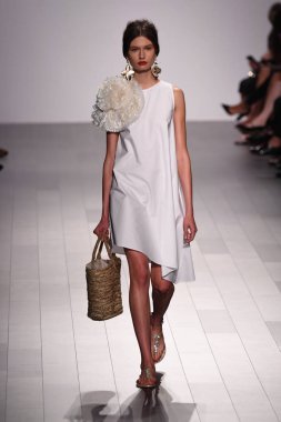 Badgley Mischka moda defilesi