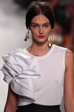 Badgley Mischka moda defilesi