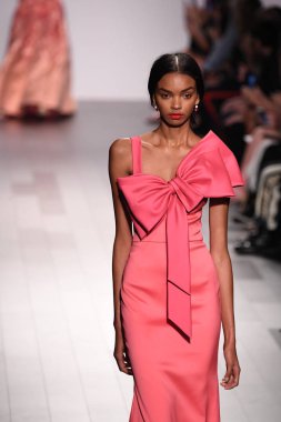 Badgley Mischka moda defilesi