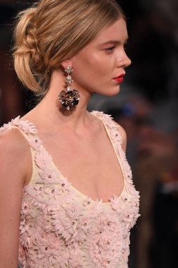 Badgley Mischka moda defilesi
