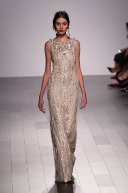 Badgley Mischka moda defilesi