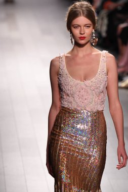 Badgley Mischka moda defilesi