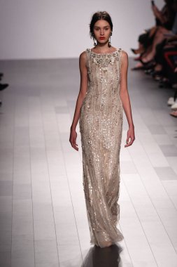 Badgley Mischka moda defilesi