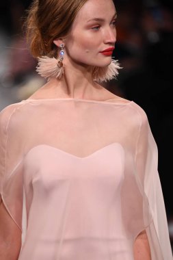 Badgley Mischka moda defilesi