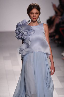 Badgley Mischka moda defilesi