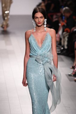 Badgley Mischka moda defilesi