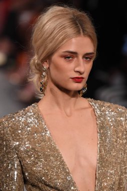 Badgley Mischka moda defilesi