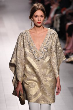 Badgley Mischka moda defilesi