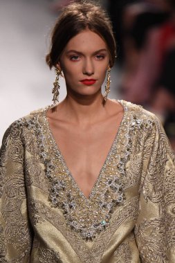 Badgley Mischka moda defilesi