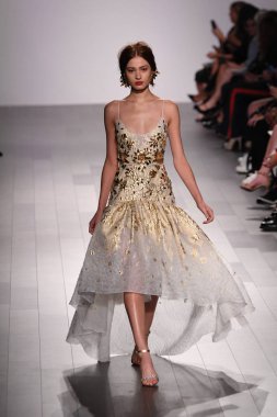 Badgley Mischka moda defilesi