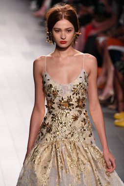 Badgley Mischka moda defilesi