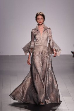 Badgley Mischka moda defilesi