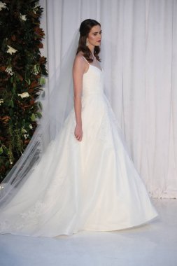  Anne Barge gelin gösteri