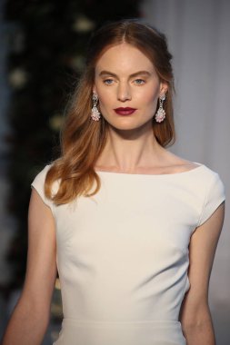  Anne Barge gelin gösteri