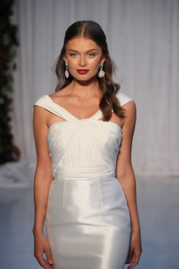 Anne Barge gelin gösteri