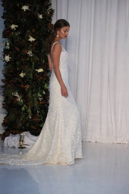 Anne Barge gelin gösteri