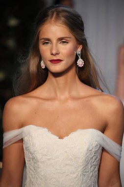 Anne Barge gelin gösteri 