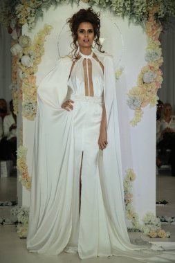  Julie Vino Havana 2018 gelinlik koleksiyonu