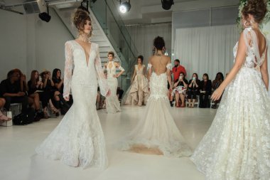  Julie Vino Havana 2018 gelinlik koleksiyonu