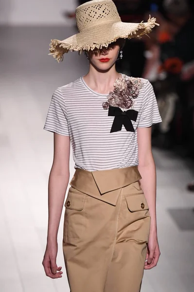 Badgley Mischka moda defilesi