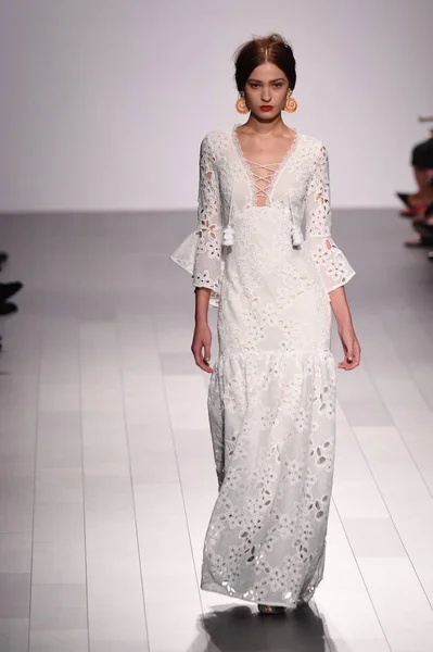 Badgley Mischka modevisning — Stockfoto