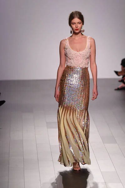 Badgley Mischka fashion show — Stock Photo, Image