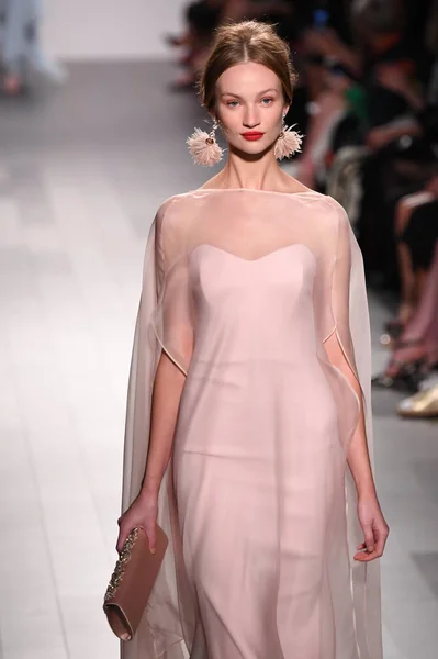 Badgley Mischka modevisning — Stockfoto