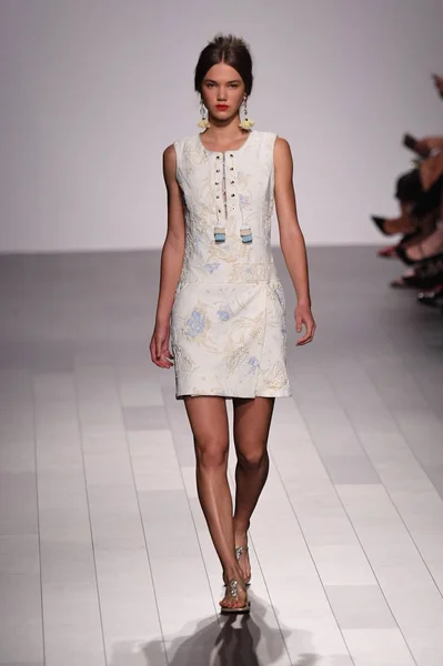 Badgley Mischka modeshow — Stockfoto