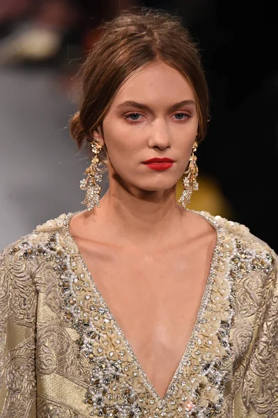 Badgley Mischka moda defilesi