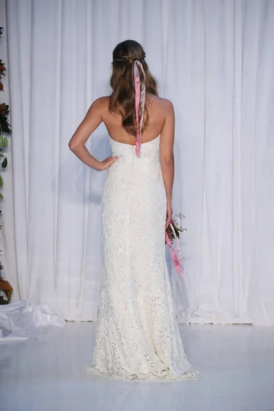 Anne Barge Bridal show — Stock Photo, Image