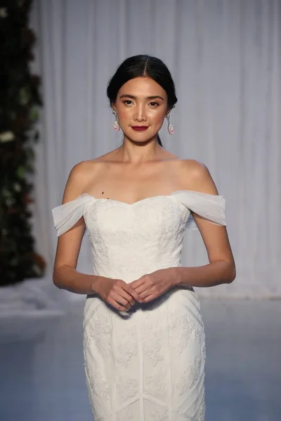 Anne Barge Bridal show — Stock Photo, Image