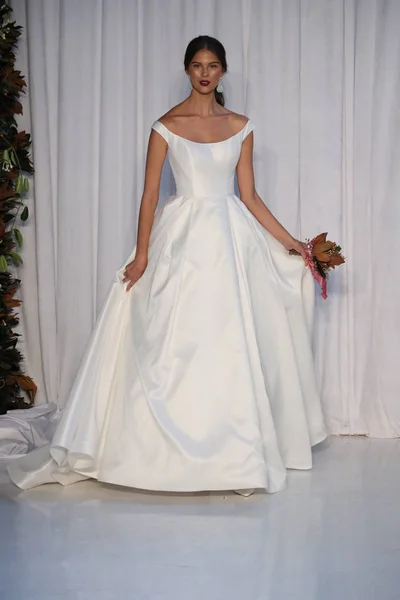 Anne Barge Bridal show — Stock Photo, Image