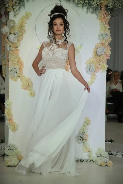 Julie Vino La Habana 2018 Colección nupcial —  Fotos de Stock