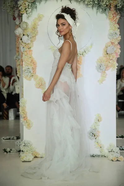 Julie Vino Havana 2018 gelinlik koleksiyonu