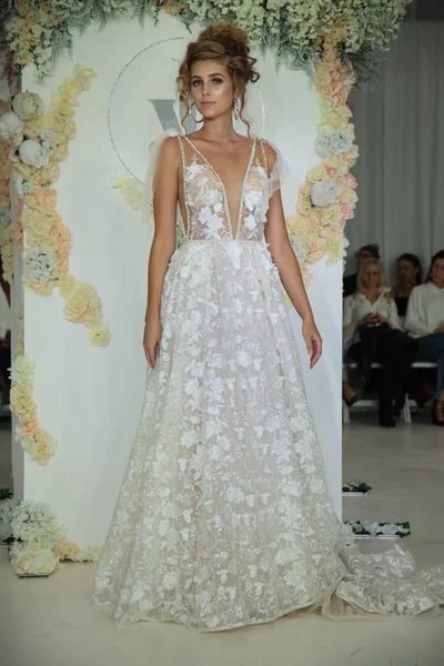  Julie Vino Havana 2018 gelinlik koleksiyonu