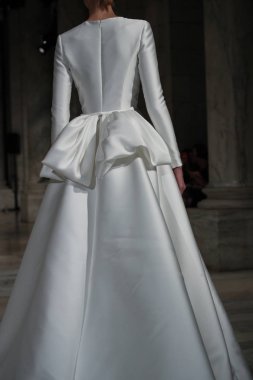 Reem Acra gelin gösteri