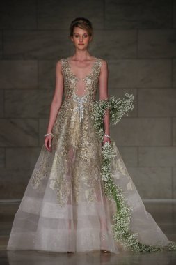 Reem Acra gelin gösteri