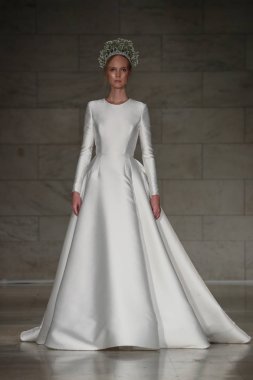 Reem Acra gelin gösteri