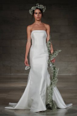 Reem Acra gelin gösteri