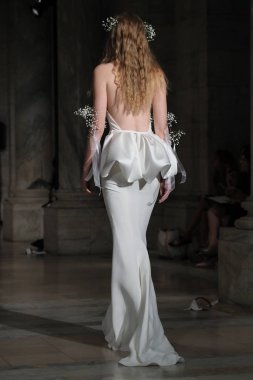 Reem Acra gelin gösteri